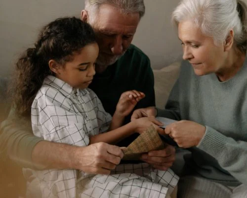En familie ser minder sammen
